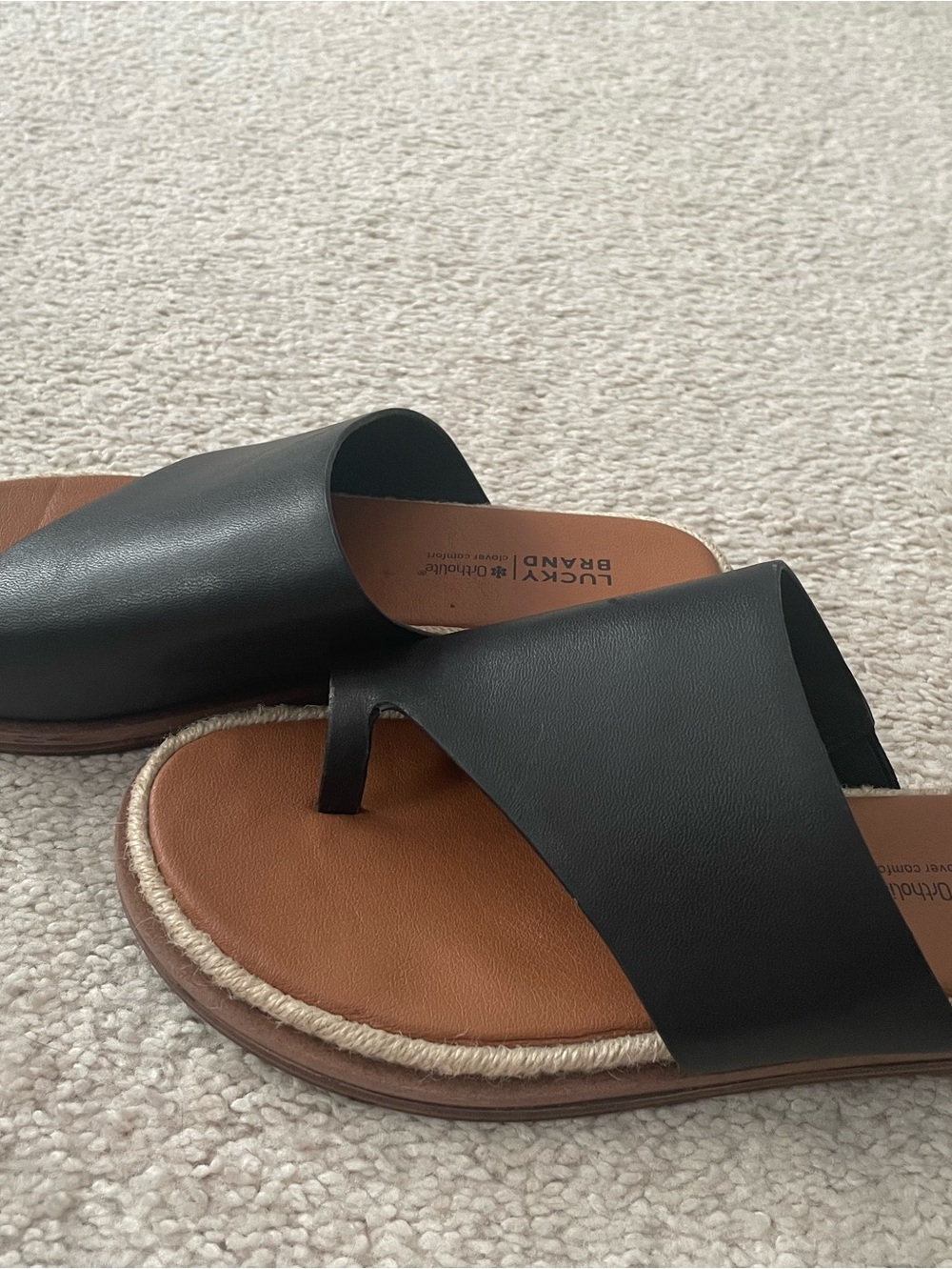 Lucky Brand Kihly Toe Loop Flat Sandals - Picture 5 of 5